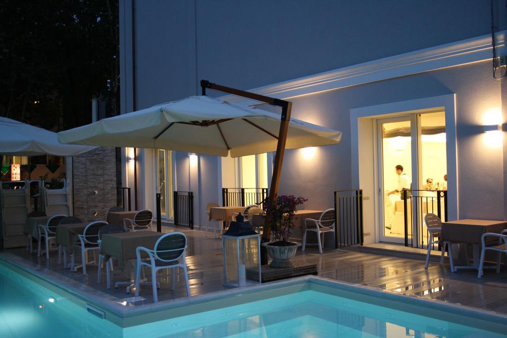 Rimini Suite Hotel Bagian luar foto